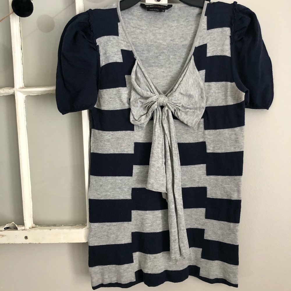 BCBG navy & gray striped sweater t shirt size XS